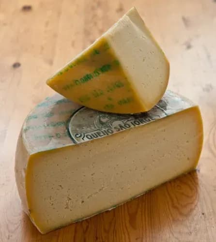 The must-try Portuguese cheeses :  Serra, Azeitão, São Jorge…
