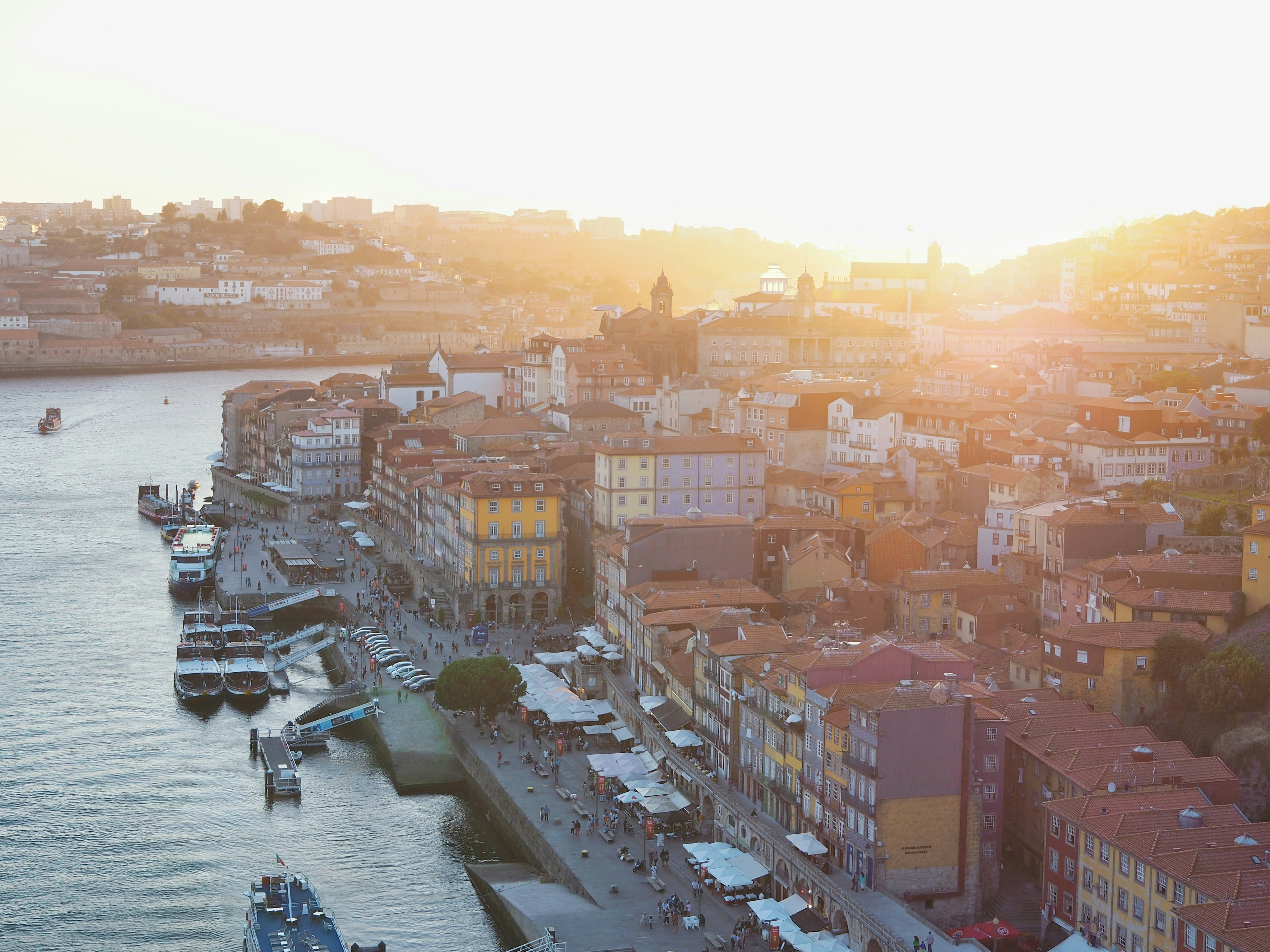 Ribeira, a riverside stroll along the Douro