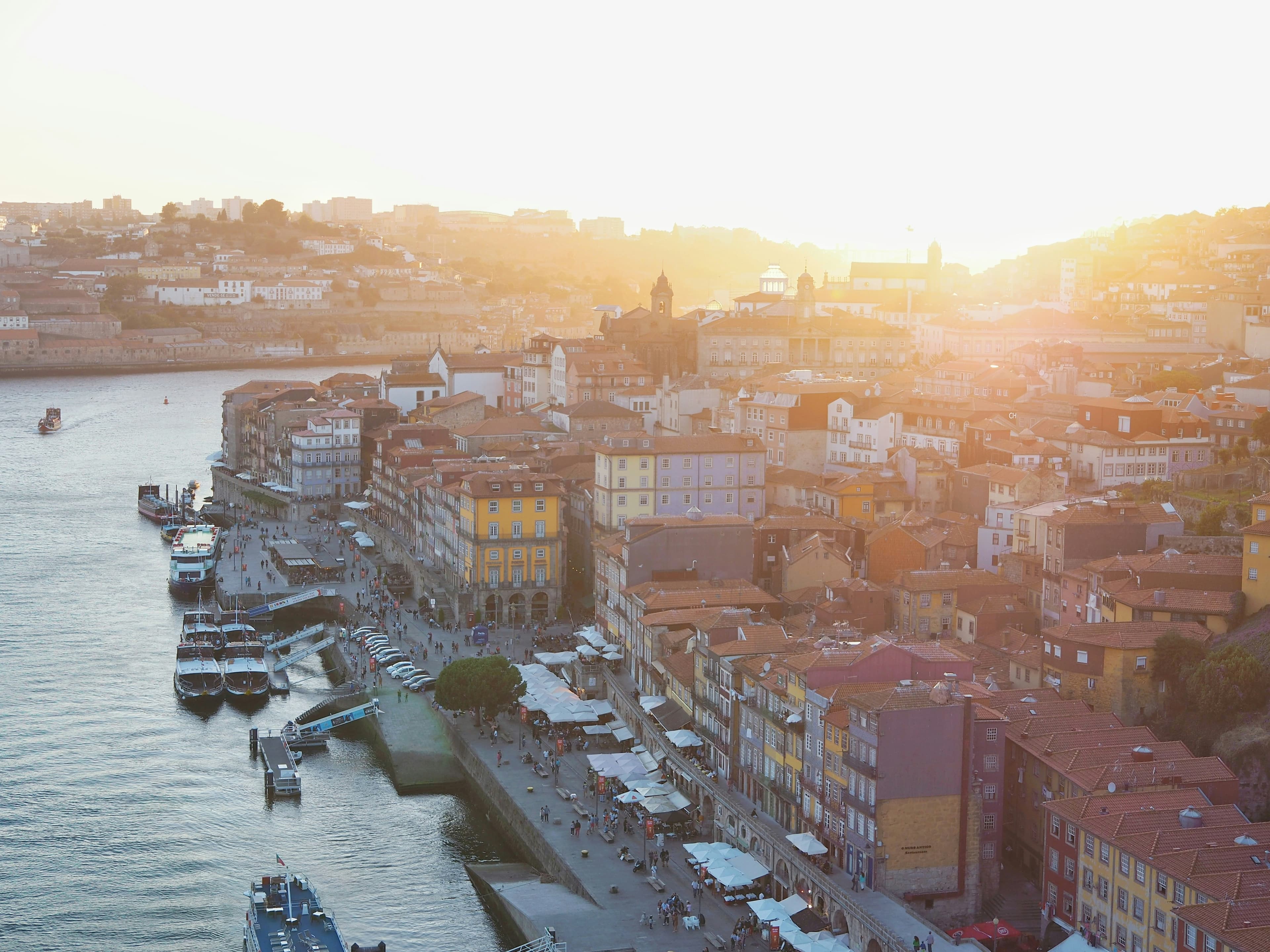 Ribeira, a riverside stroll along the Douro