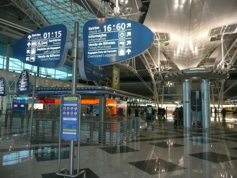 Tips to Pay Less for Your Flight to Portugal