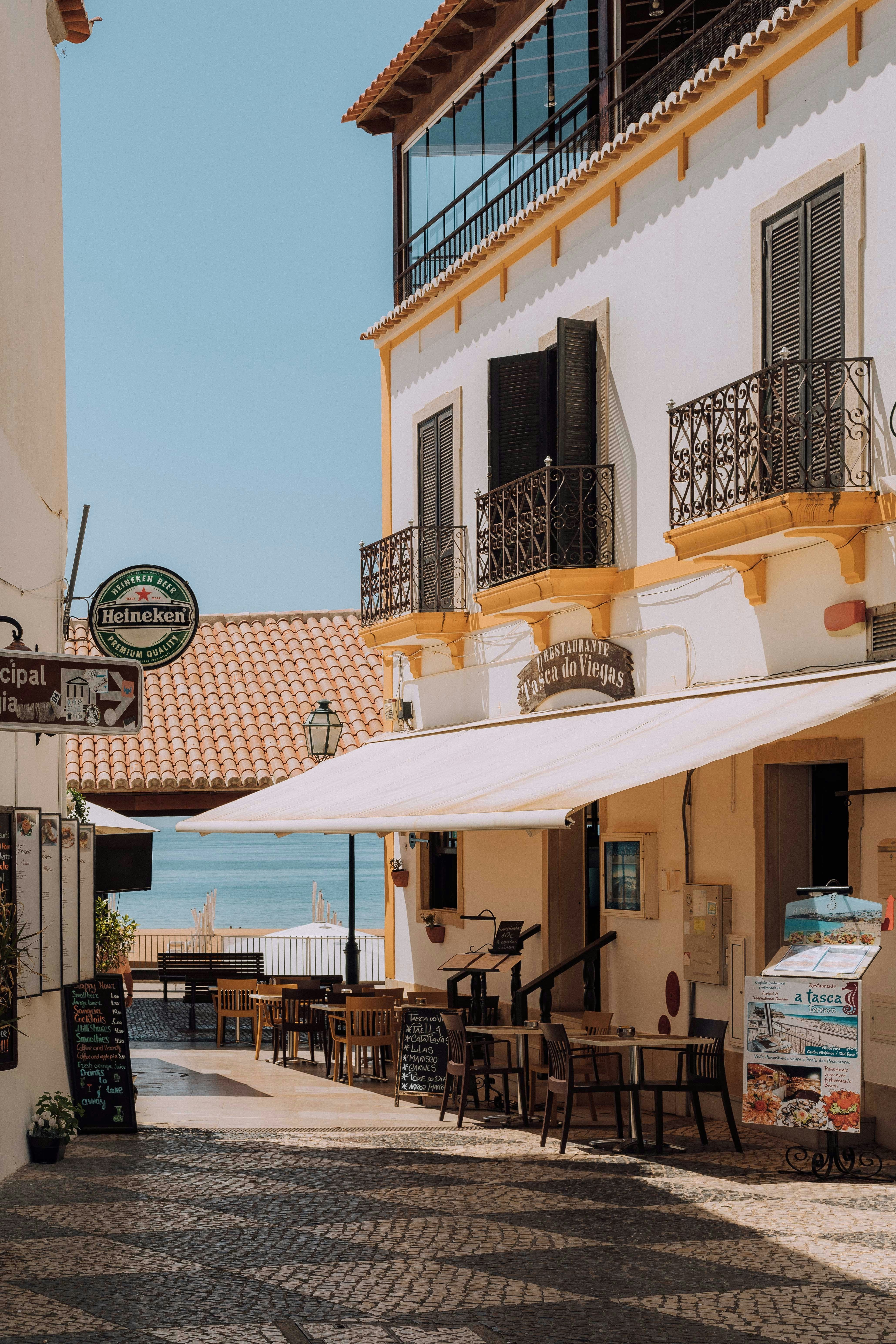 Algarve, seafood restaurants with your feet in the sand